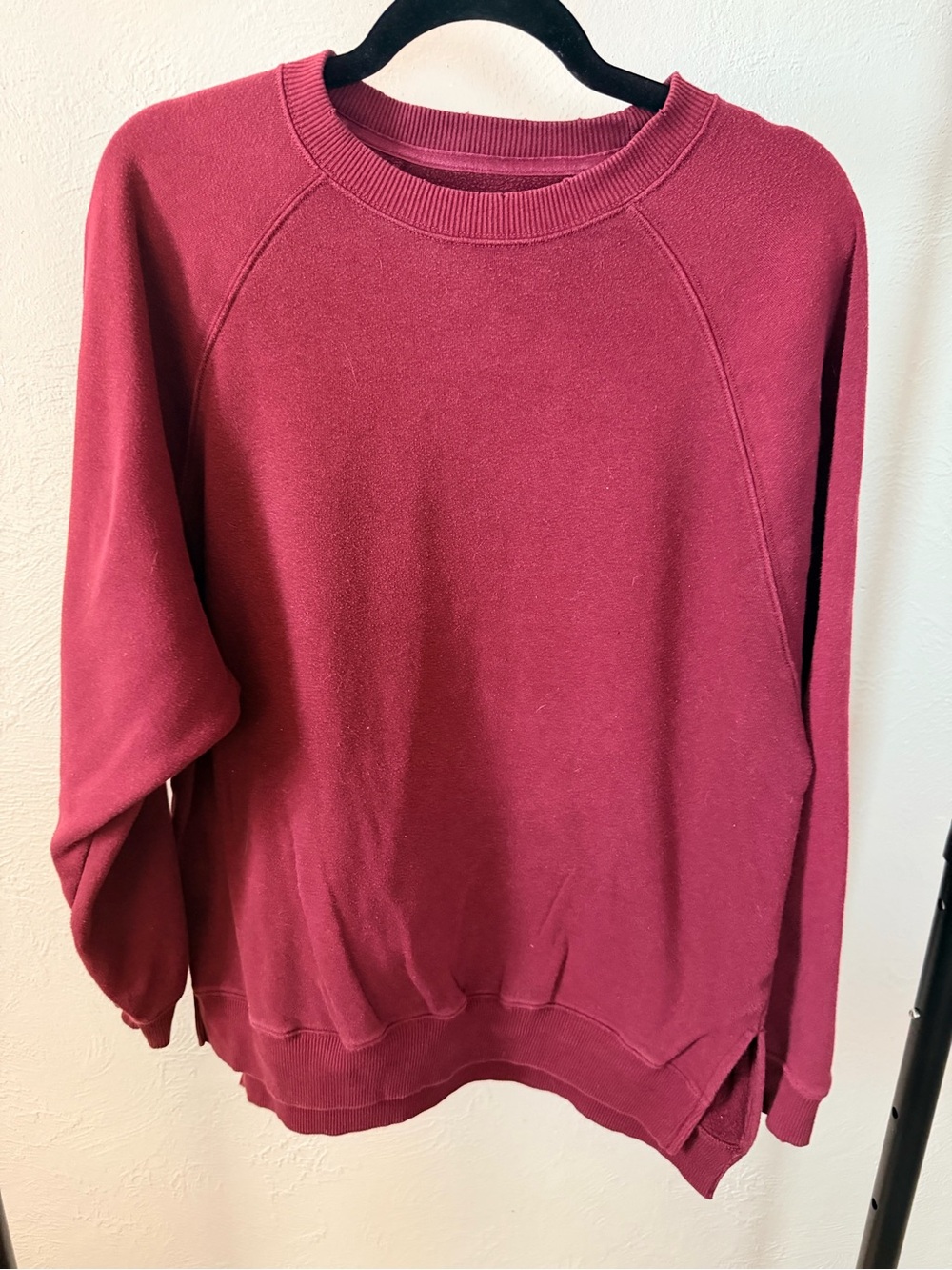 Women’s American Eagle Classic Crewneck Sweatshirt in Deep Berry